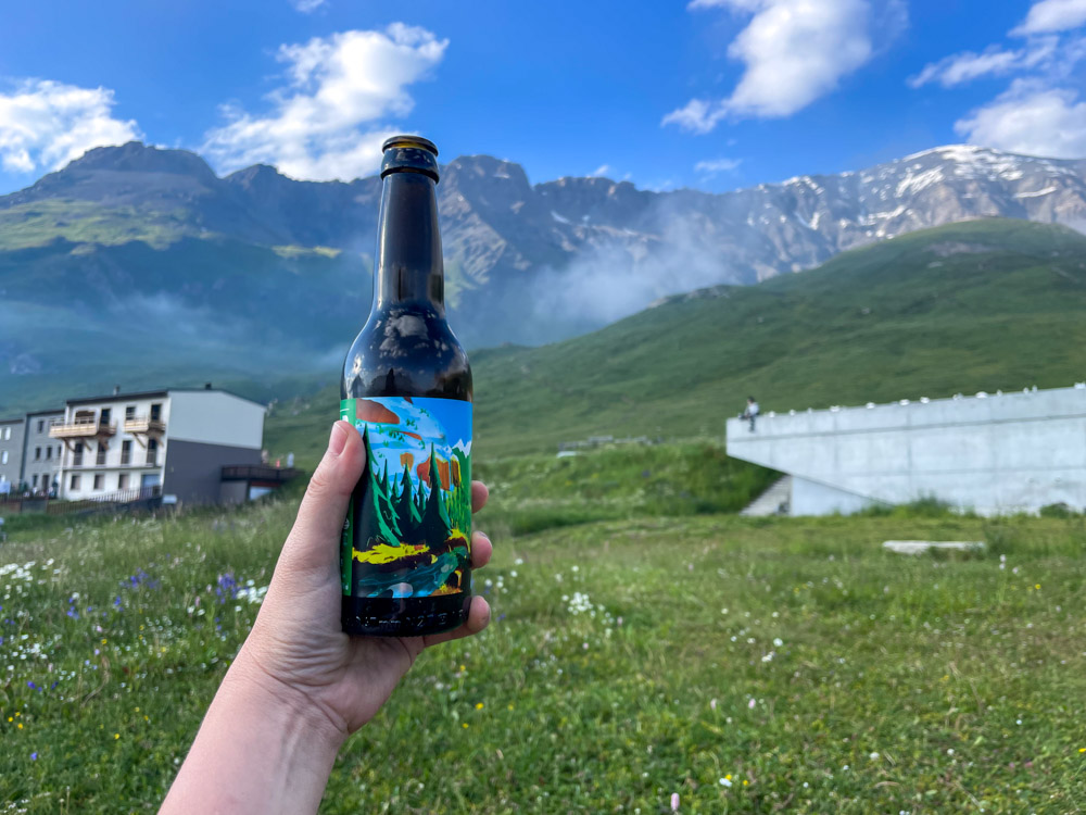 Birra artigianale francese con vista sulle montagne